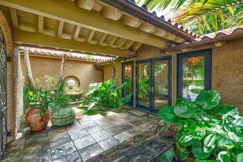 808 Brightwaters Blvd NE, Saint Petersburg, FL 33704