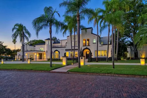 320 Park St S, Saint Petersburg, FL 33707
