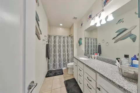 Bath - 1606 Cabbage Key Dr, Ruskin, FL 33570 photo 2 of 2