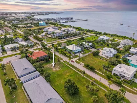 817 W Marion Ave, Punta Gorda, FL 33950