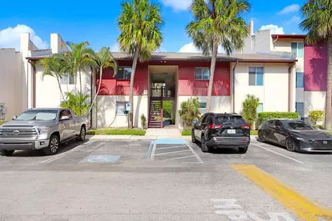 3821 S Lake Dr #223, Tampa, FL 33614