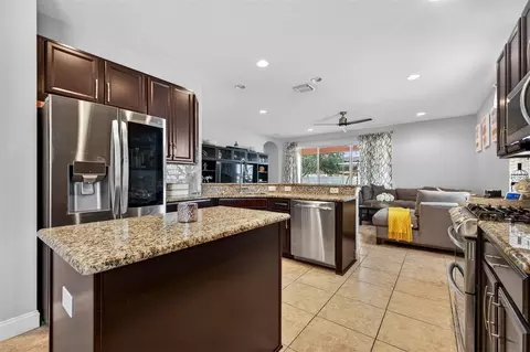 Kitchen - 11403 Camden Yard Ln, Lithia, FL 33547 photo 2 of 8