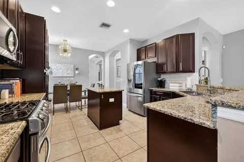 Kitchen - 11403 Camden Yard Ln, Lithia, FL 33547 photo 3 of 8