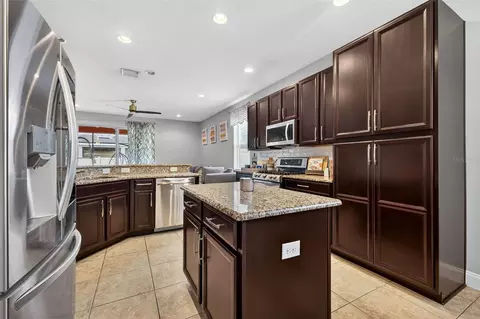Kitchen - 11403 Camden Yard Ln, Lithia, FL 33547 photo 4 of 8