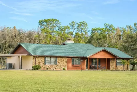 5912 Bailey Rd, Plant City, FL 33565