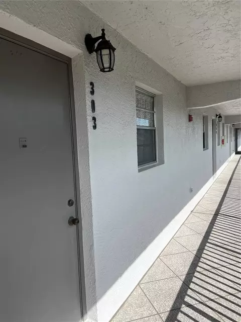 9815 47th Ave N #303, Saint Petersburg, FL 33708