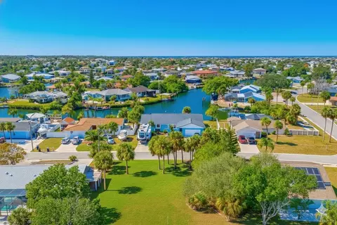 6225 Flamingo Dr, Apollo Beach, FL 33572