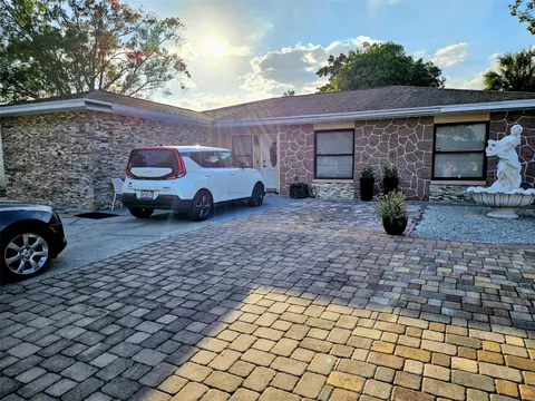 1206 Windy Ridge Dr, Brandon, FL 33510