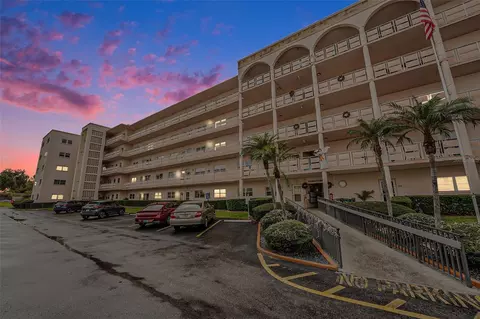 5623 80th St N #211, Saint Petersburg, FL 33709
