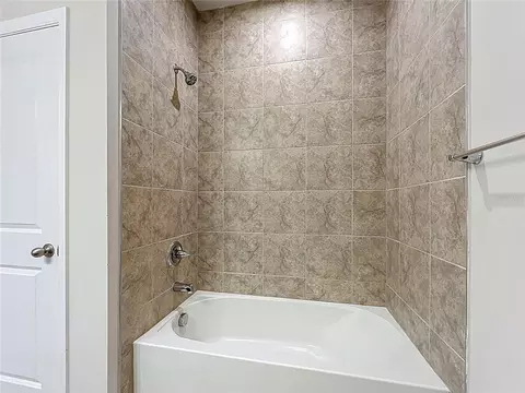 Bath - 6203 115th Ave E, Parrish, FL 34219 photo 2 of 6