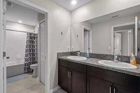 Bath - 13549 Willow Bluestar Loop, Riverview, FL 33579 photo 2 of 2