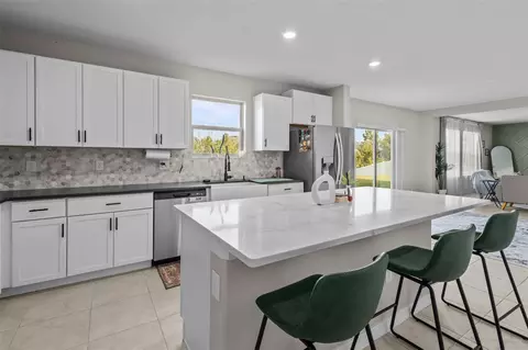 Kitchen - 13549 Willow Bluestar Loop, Riverview, FL 33579 photo 4 of 4