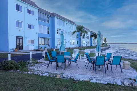 5 Gateshead Dr #107, Dunedin, FL 34698
