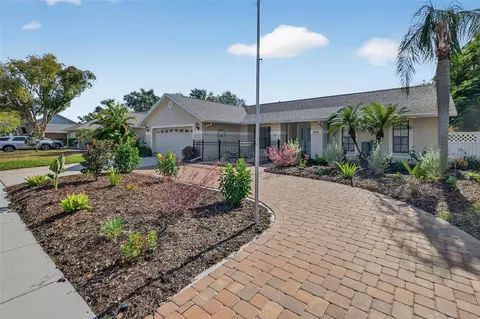 1609 Shady Leaf Dr, Valrico, FL 33596