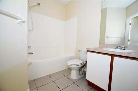 Bath - 9612 Seadale Ct #201, Riverview, FL 33578 photo 6 of 7
