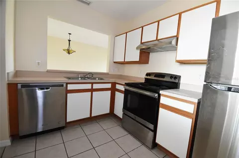 Kitchen - 9612 Seadale Ct #201, Riverview, FL 33578 photo 5 of 8