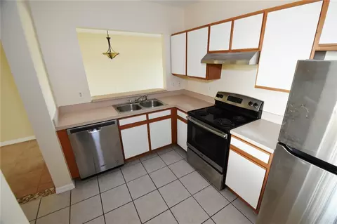 Kitchen - 9612 Seadale Ct #201, Riverview, FL 33578 photo 3 of 8