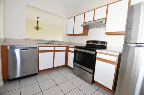 Kitchen - 9612 Seadale Ct #201, Riverview, FL 33578 photo 4 of 8