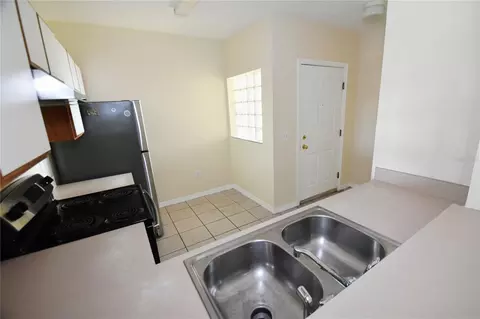 Kitchen - 9612 Seadale Ct #201, Riverview, FL 33578 photo 7 of 8