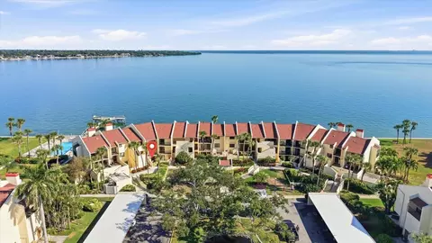 7520 Sunshine Skyway Ln S #T19, Saint Petersburg, FL 33711