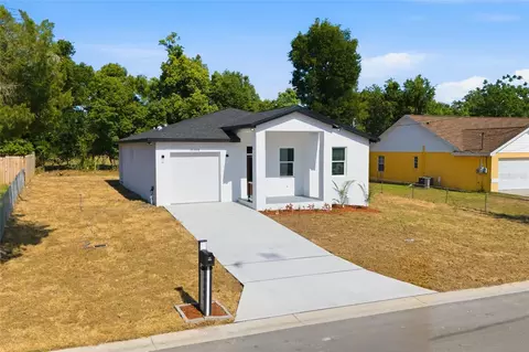 15304 16th St, Dade City, FL 33523