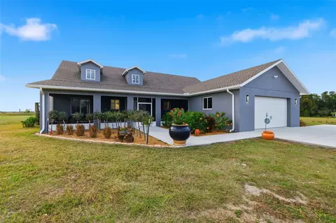 17165 Lake Iola Rd, Dade City, FL 33523