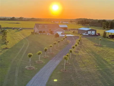 17165 Lake Iola Rd, Dade City, FL 33523