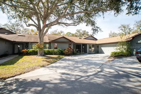 11711 Ridgeview Ln, Seminole, FL 33772