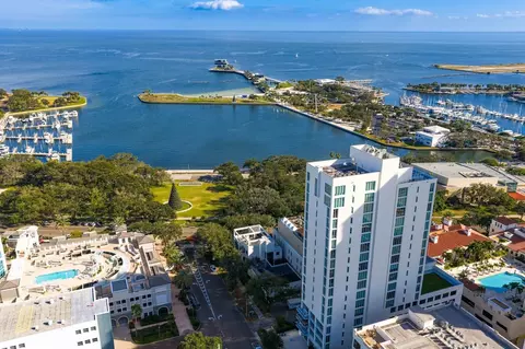 176 4th Ave NE #1002, Saint Petersburg, FL 33701