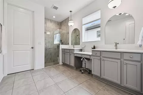 Bath - 11823 Armada Way, Parrish, FL 34219 photo 2 of 5