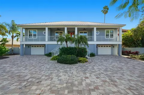 401 Harbor Dr, Belleair Beach, FL 33786