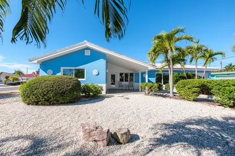 4550 Plaza Way, Saint Pete Beach, FL 33706