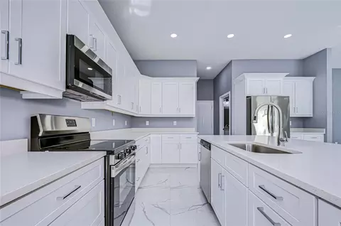 Kitchen - 5312 76th Ave N, Pinellas Park, FL 33781 photo 5 of 8