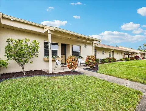 10820 43rd St N #902, Clearwater, FL 33762