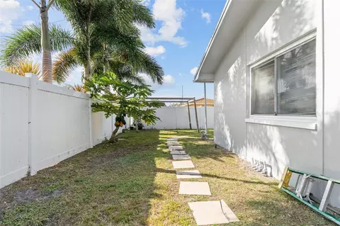 Exterior - 2453 Roberta St, Largo, FL 33771 photo 3 of 4
