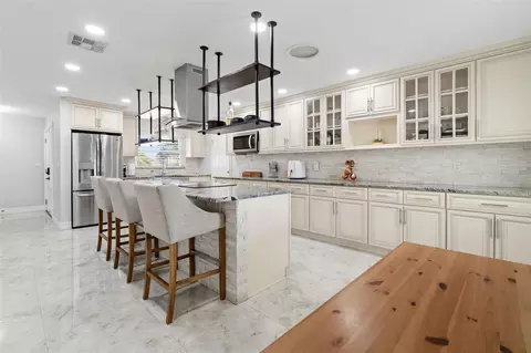 Kitchen - 2453 Roberta St, Largo, FL 33771 photo 6 of 6
