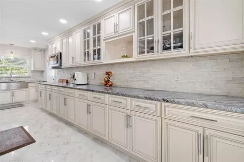 Kitchen - 2453 Roberta St, Largo, FL 33771 photo 5 of 6