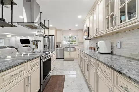 Kitchen - 2453 Roberta St, Largo, FL 33771 photo 4 of 6