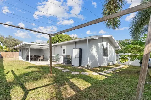 Exterior - 2453 Roberta St, Largo, FL 33771 photo 2 of 4