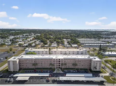 5521 80th St N #511, Saint Petersburg, FL 33709