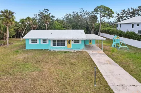 215 17th St NW, Ruskin, FL 33570