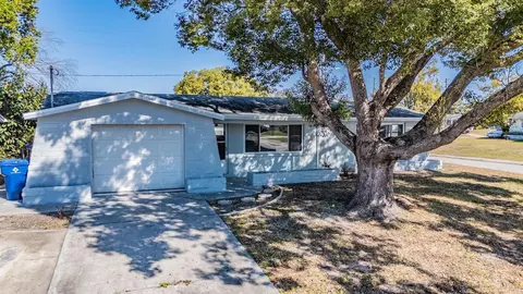 5209 Beacon Hill Dr, New Port Richey, FL 34652