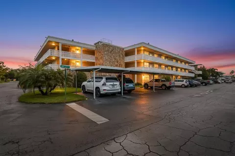 5095 Bay St NE #210, Saint Petersburg, FL 33703