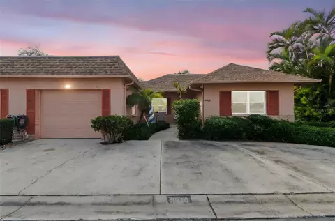 9026 Golden Horseshoe Dr, Seminole, FL 33777