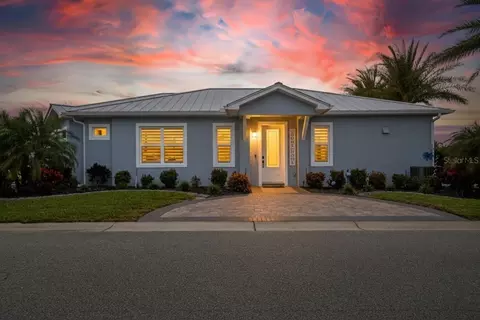 3287 Red Tail Hawk Dr, Polk City, FL 33868