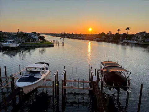 11605 3rd St E #305, Treasure Island, FL 33706