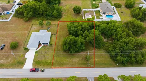 618 Jacaranda Pkwy E, Cape Coral, FL 33909