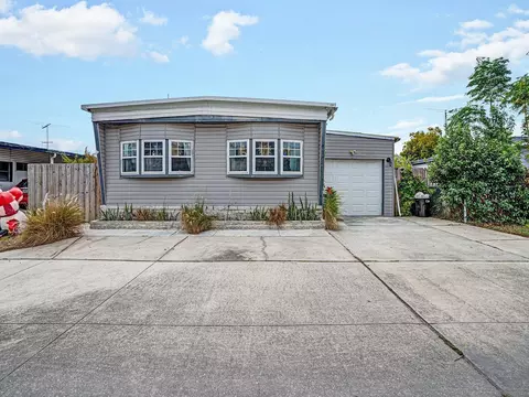5124 Darlington Rd, Holiday, FL 34690
