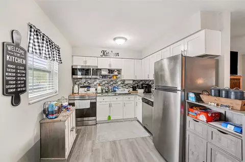 Kitchen - 45 Queens Ct, Frostproof, FL 33843 photo 2 of 3