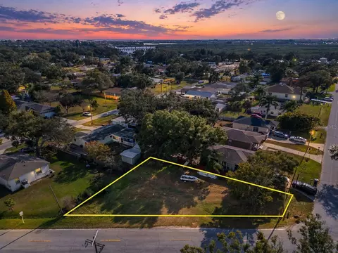1104 W College Ave, Ruskin, FL 33570